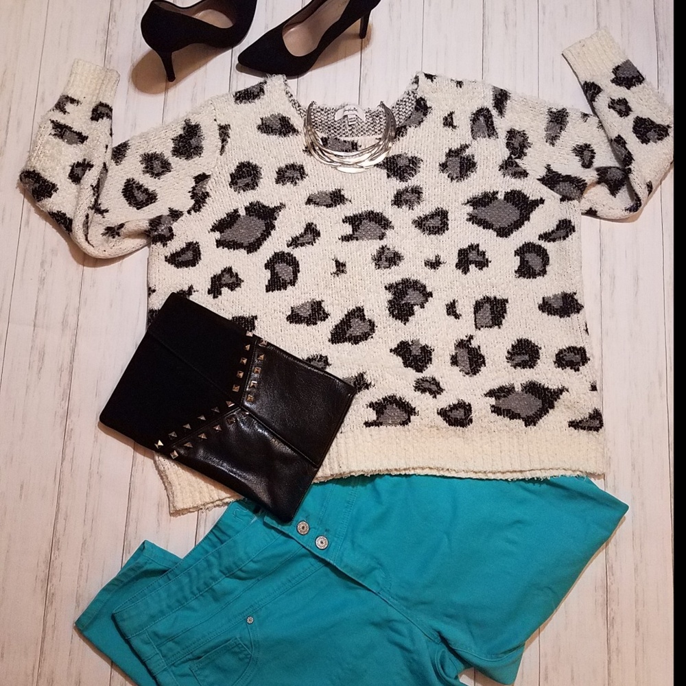 🔥Simply be Leopard fuzzy sweater*🔥 price firm *